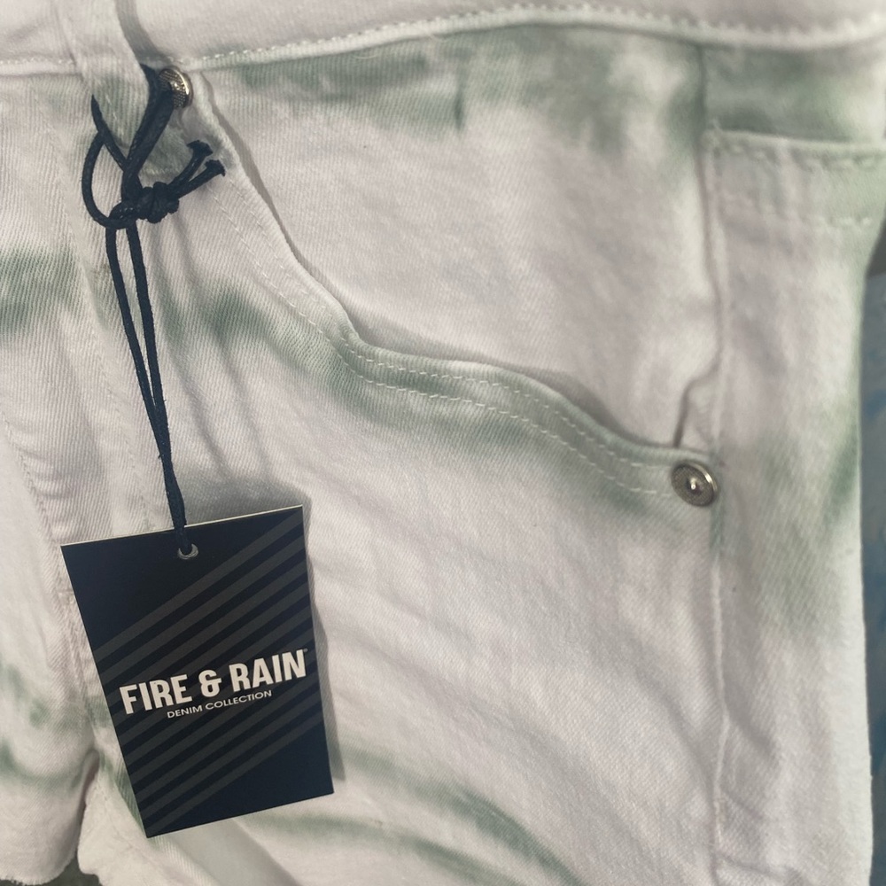 🔥🔥 Fire & Rain HighRise Shorts - Picture 10 of 12